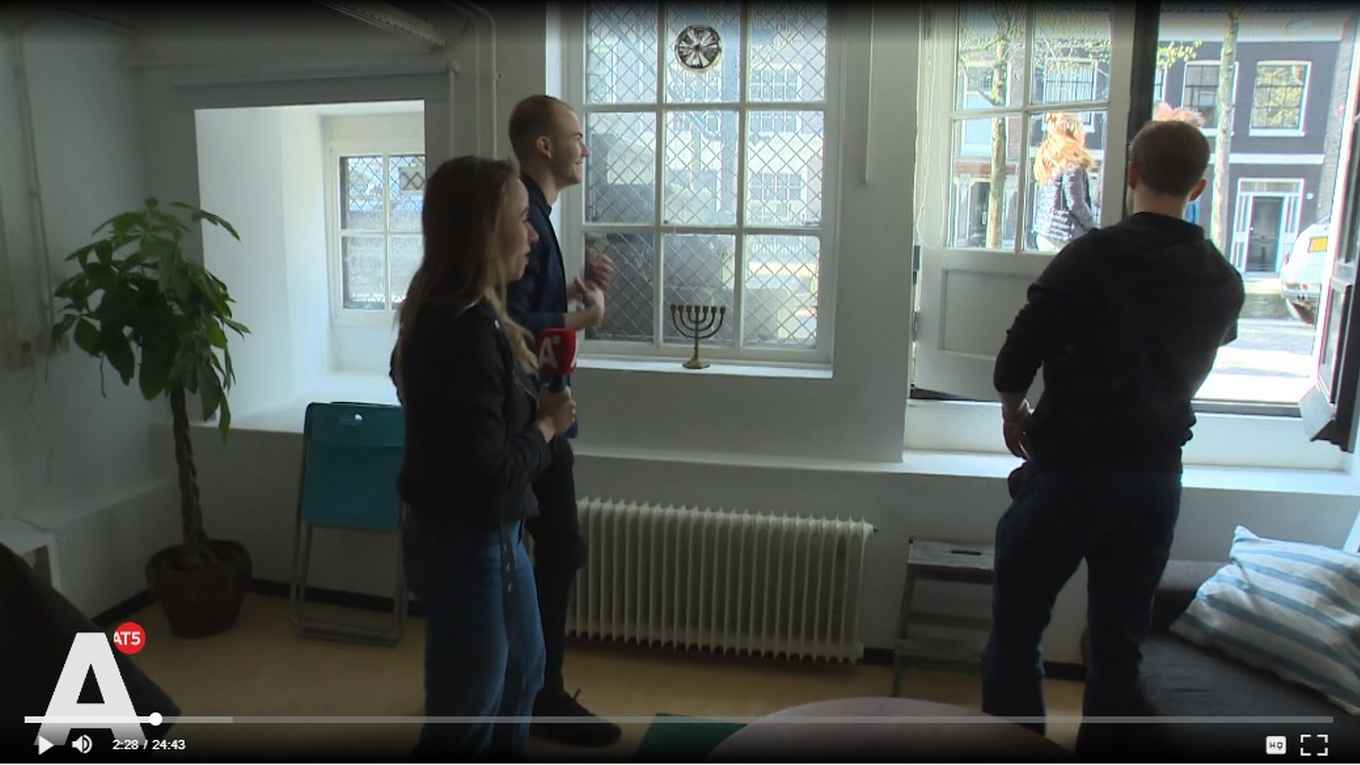 Beeld interview AT5 tijdelijke studentenhuisvesting Oudemanhuispoort - video april 2019